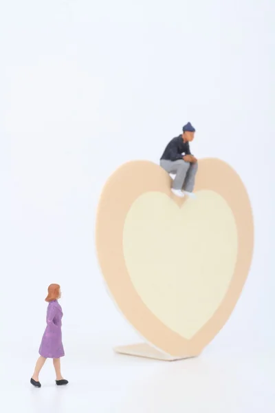 Miniature of a couple with a big heart - lovers concept / Valentine' s day — Stock Photo, Image
