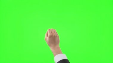 Genç işadamı yeşil ekranda el hareketleri yapma