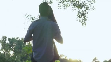 Sarılma ve parkta iplik Romantik Çift