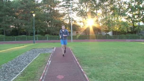 Young man jogging at sunrise — Stock Video