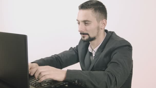 Funny businessman typing at his desk — Stock Video