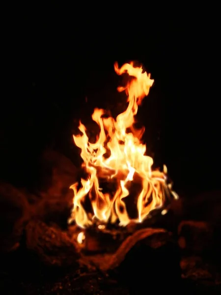 Θολή Φυσική Φλόγα Υφή Της Φωτιάς Βράδυ Δυνατές Φλόγες Φλογοβόλο — Φωτογραφία Αρχείου