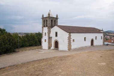 Mogadouro, Portekiz - 26 Ağustos 2021: Mogadouro Ana Kilisesi, Braganca Bölgesi, Portekiz