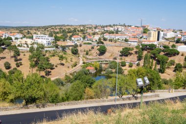 Miranda do Douro, Portekiz - 27 Ağustos 2021: Tras-os-Montes şehir manzarası, Braganca Bölgesi, Portekiz