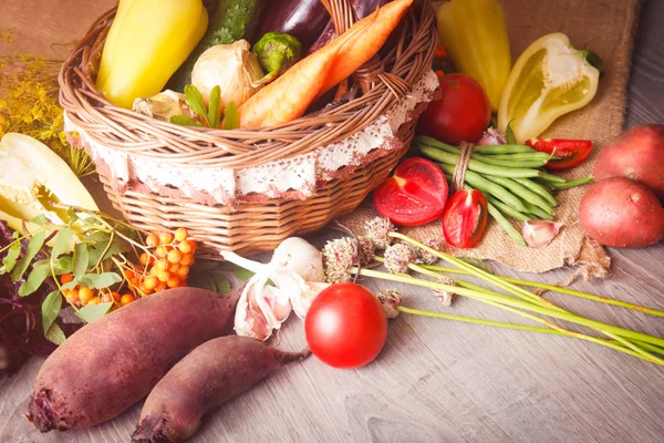 sepet içinde organik sebze