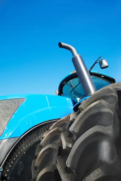 Mavi Traktör Lastiği yakın çekim — Stok fotoğraf