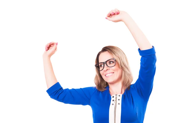 Mujer feliz en un vestido azul manos arriba —  Fotos de Stock