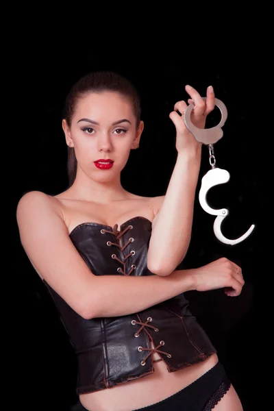 Porträt einer Frau mit Handschellen — Stockfoto
