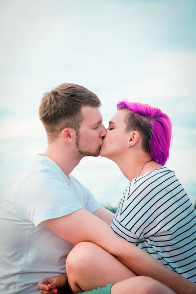 Young people are kissing on background of sky — Stock Photo, Image