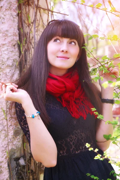 Portrait of girl in spring park — Stock Photo, Image