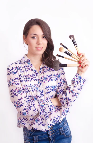 Mädchen Make-up-Artist mit Pinseln in der Hand — Stockfoto