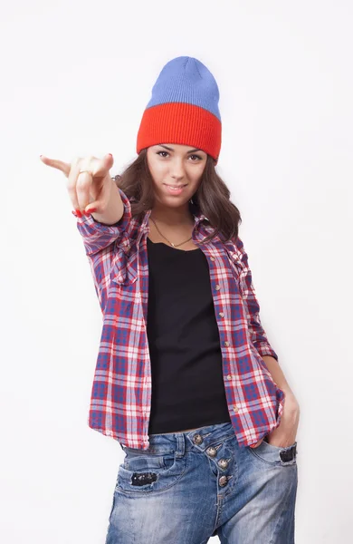 Linda chica adolescente hipster con sombrero de gorro — Foto de Stock