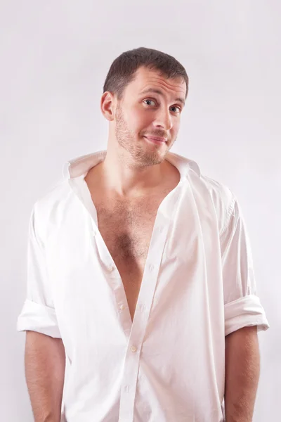 Homme en chemise blanche — Photo