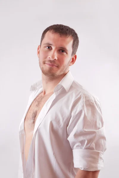 Homme en chemise blanche — Photo