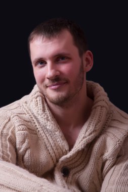 Güzel bir genç adamın portresi.