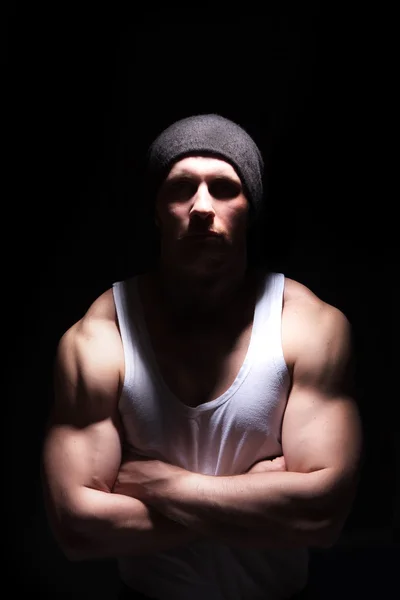 Retrato del hombre con sombrero y camiseta —  Fotos de Stock