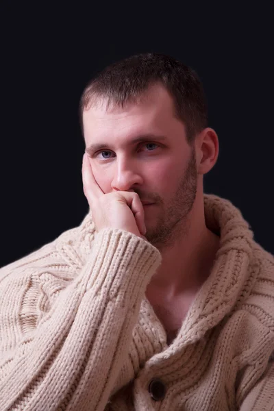 Retrato de um belo jovem — Fotografia de Stock