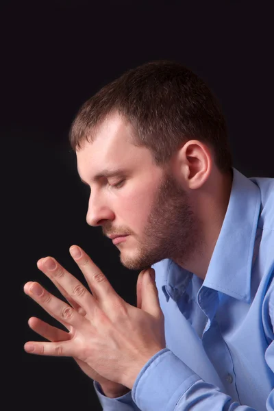 Joven reflexivo con camisa azul —  Fotos de Stock