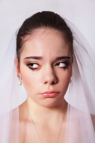 Retrato de uma bela noiva chorando, close-up — Fotografia de Stock