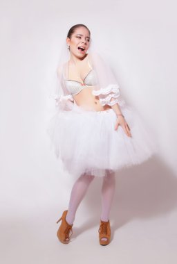 Stüdyo güzel kızgın gelin portresi