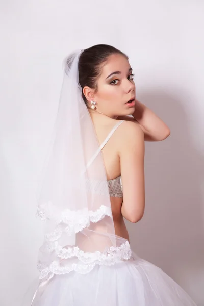 Portrait d'une belle mariée voilée — Photo