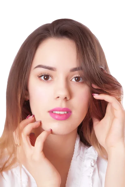 Jeune belle femme portrait aux cheveux foncés — Photo