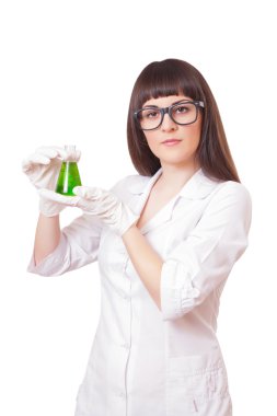 kadın laboratuar işçisi holding flask