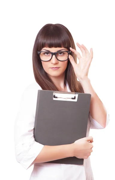Kvinna i en vit labbrock och glasögon — Stockfoto