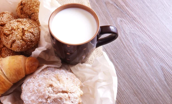 Lait et pâtisseries maison — Photo