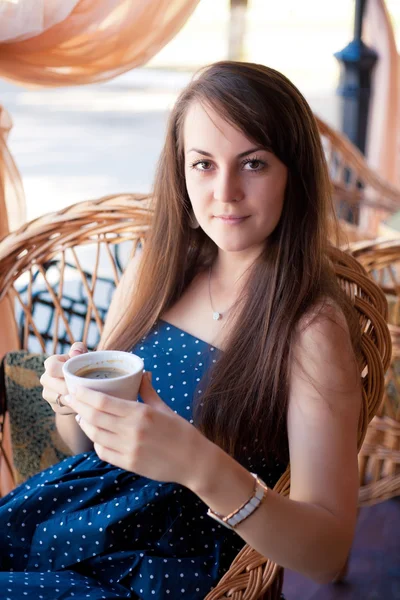 Close-up portrait of the beautiful woman with a coffee — Stock Photo, Image