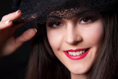 yakın çekim genç güzel kadın portresi 