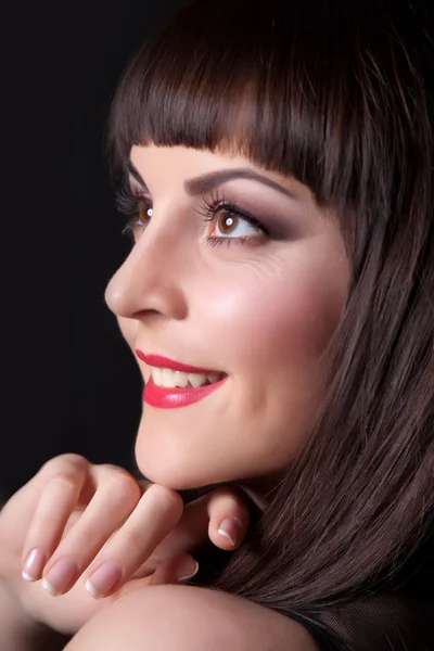 Retrato de cerca de una joven hermosa mujer — Foto de Stock