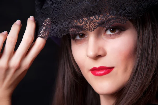 Close-up portrait of young beautiful woman — Stock Photo, Image