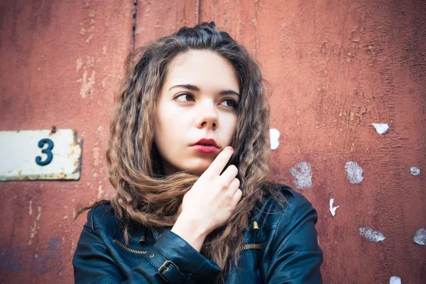 Young woman in  leather jacket — Stock Photo, Image