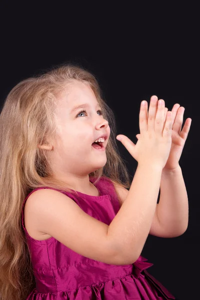 Schattig meisje in een roze jurk — Stockfoto