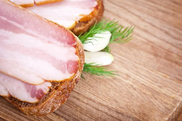 Ham pastırmalı sandviç 