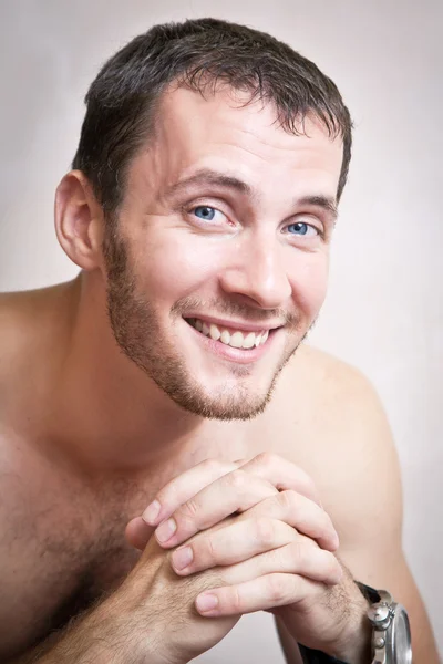 Portret zadumany atrakcyjny mężczyzna z bliska — Zdjęcie stockowe