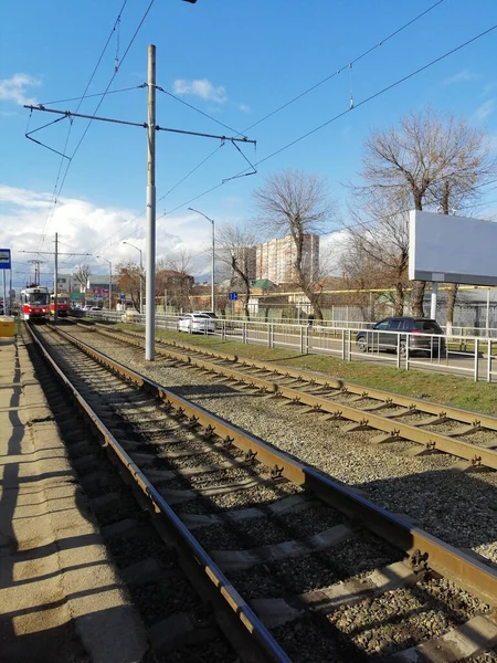 Eisenbahn in der Stadt zur Personenbeförderung. — Stockfoto