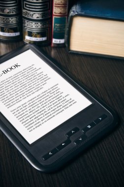Kütüphane Danışma cihazda E-kitap okuyucu