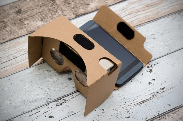 Gafas de cartón de realidad virtual. Manera fácil de ver películas en 3D —  Fotos de Stock