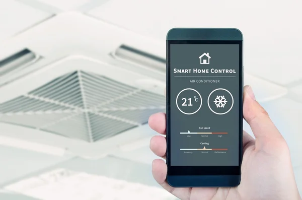 Klimaanlage-Fernbedienung mit Smart-Home-System. — Stockfoto