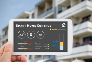 Akıllı ev kontrol teknolojisi. Uzak otomasyon sistemi üstünde hareket eden aygıt