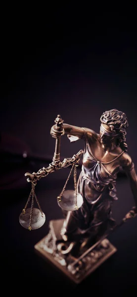 Recht Richter Konzept Lady Justice Vertikale Komposition Mit Kopierraum — Stockfoto