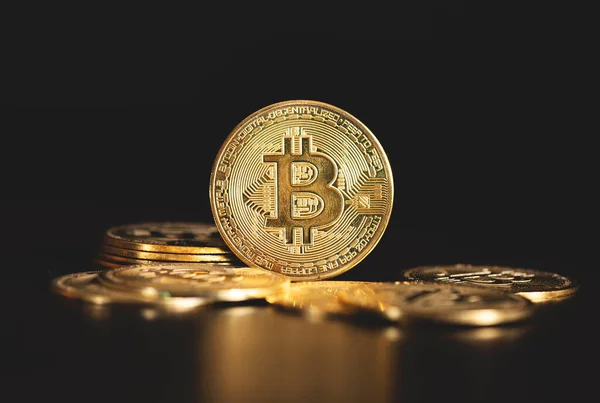Bitcoin Criptomoneda Dinero Virtual Tecnología Blockchain Monedas Oro Sobre Fondo — Foto de Stock