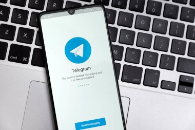 Wroclaw, Polonya - 20 Ocak 2021 Android ile telgraf uygulaması. Gizlilik politikası için kullanıcılar tarafından seçilen telgraf uygulaması