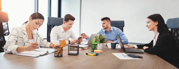 Zakenmensen Die Samenwerken Zakelijke Bijeenkomst Bestuurskamer — Stockfoto