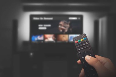 Talep üzerine video, televizyon yayını, multimedya. Uzaktan kumanda.