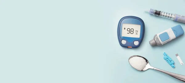 糖尿病の概念を制御します グルメ 砂糖入りスプーン — ストック写真