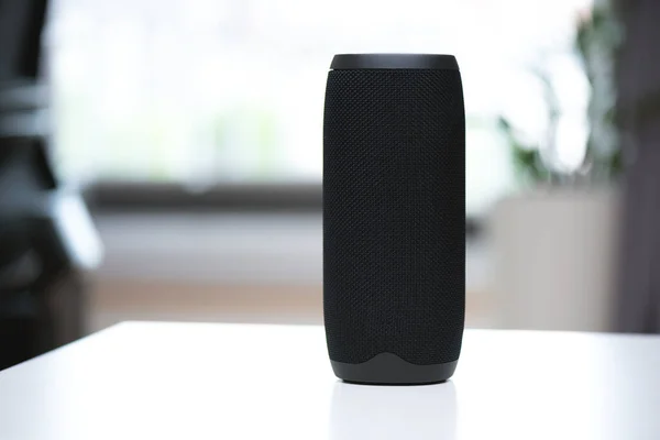 Intelligenter Lautsprecher Auf Dem Tisch Modernes Smart Home Gerät Intelligenter — Stockfoto