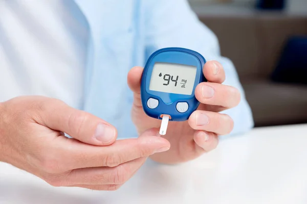 Man Measures His Blood Sugar Glucometer Blood Sample Test Diabetes — Stock Photo, Image